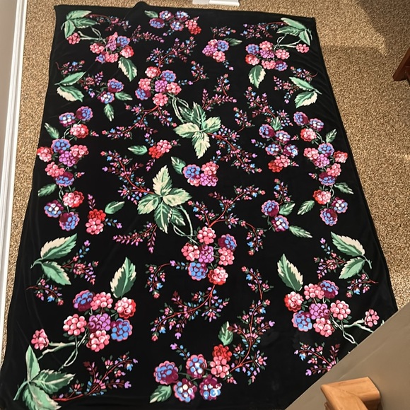 Vera Bradley oversized throw blanket - Picture 3 of 3